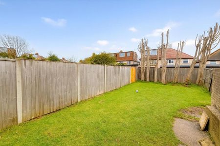 3 bedroom end of terrace house to rent - Photo 4