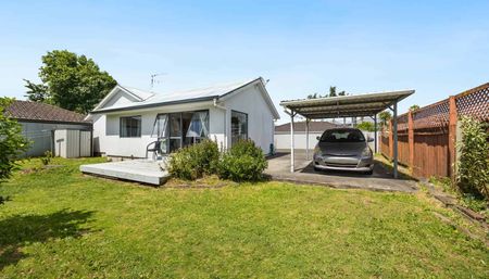 Private 3-Bedroom Home with Outdoor Space - Photo 5