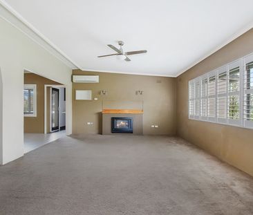 SPACIOUS FAMILY HOME WITH ADDED SELF-CONTAINED UNIT - Photo 5