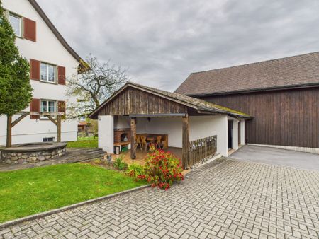 Charming 2.5-room penthouse apartment with plenty of light and views - Photo 3