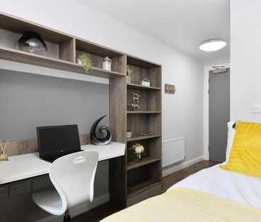 1 bedroom in a flat share to rent - Photo 5