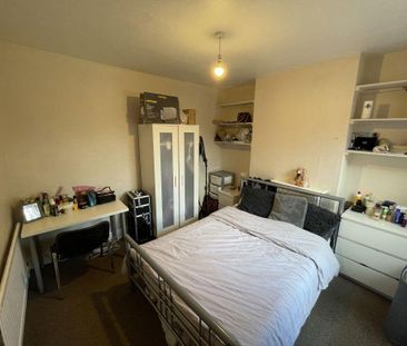 4 bedroom terraced house to rent - Photo 4