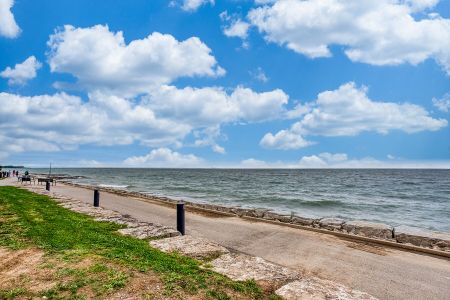 Grimsby Beach - Photo 2