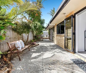 Cul-de-sac Living - Beachlands - Photo 1