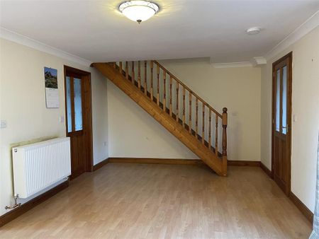 3 bedroom semi-detached house to rent - Photo 2