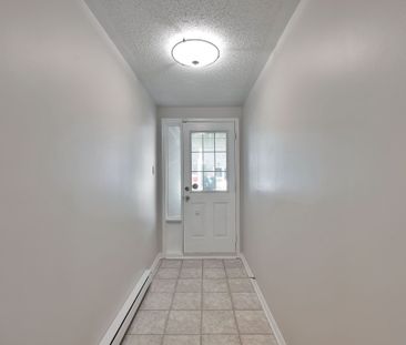 For Lease - 10 Daybreak Street Unit# B, Barrhaven, Ontario - Photo 3