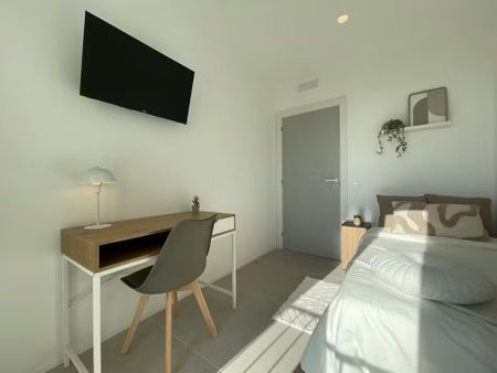 Travessera de Collblanc, L'Hospitalet de Llobregat, Catalonia 08904 - Photo 4