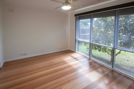 This beautifully presented refurbished 4-bedroom home combines space and comfort with modern conveniences. - Photo 5