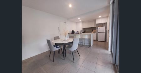 Executive living in the Heart of Bundall - Photo 3