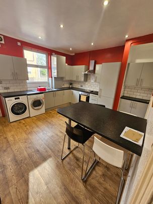 6 Bed - 2 Langdale Terrace, Headingley, Leeds - LS6 3DY - Student - Photo 1