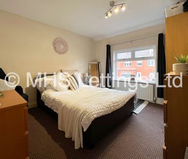 3 Bedroom Mid Terraced House for rent in Mayville Avenue - Photo 2