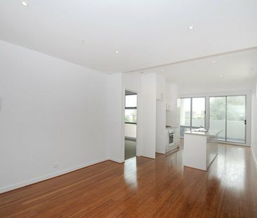 SPACIOUS, MODERN & BEACHSIDE - Photo 6