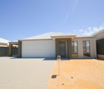 Brand New Three Bedroom Dual Living Property! - Photo 6