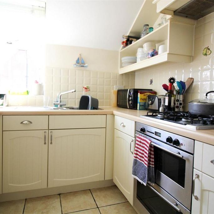 3 bedroom end of terrace house to rent - Photo 1