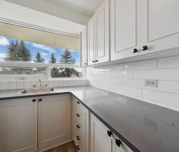Renovated Suite - 1 Bedroom - Photo 2