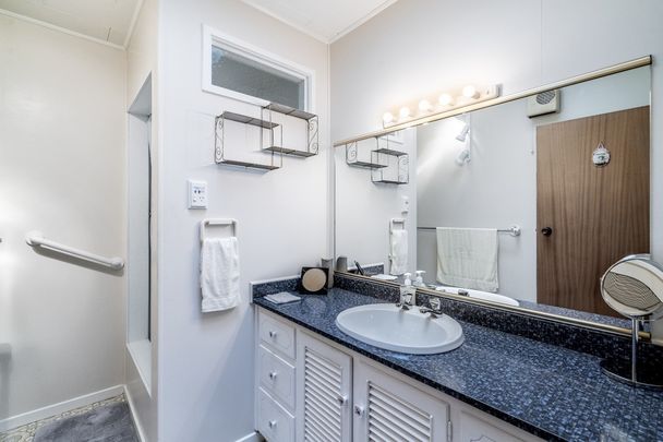 Spacious 2 bedroom classic beauty on Jenkin Street - Photo 1