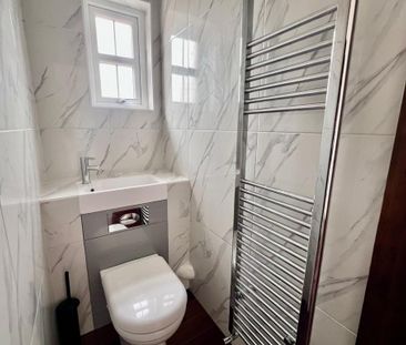 3 bedroom flat to rent - Photo 4