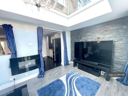 3 bedroom end of terrace house to rent - Photo 4