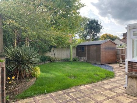 Smiths Field, Romsey - Photo 2