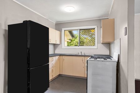 2 Maxwell Street, Riverview, QLD 4303 - Photo 4