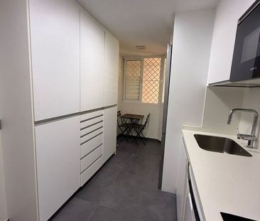 Luxury Apartment for rent in Marbella Del Este, Andalusia - Photo 6