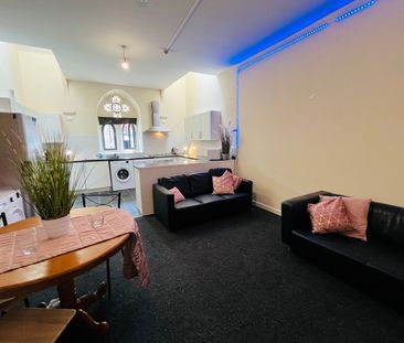 7 Bed Flat, Hanover Street, S3 - Photo 3