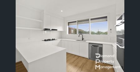 Newly Renovated 4-Bedroom Family Home in the Heart of Doncaster - Photo 4