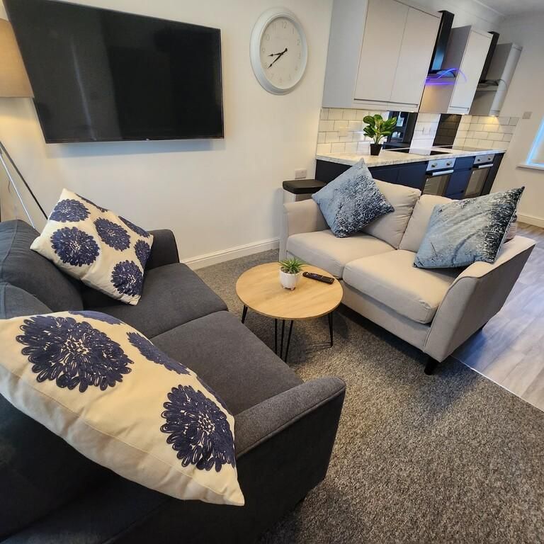 6 bedroom end of terrace house to rent - Photo 1