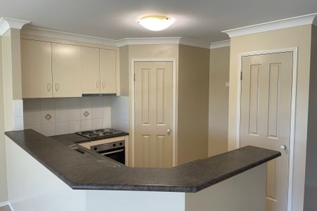 3 BEDROOM UNIT IN QUIET NEIGHBOURHOOD - Photo 5