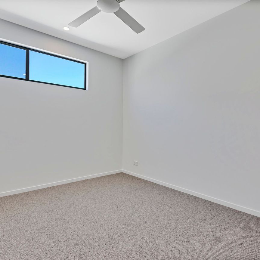 Second Floor Coastal Unit with Ocean Views! Water and Electricity Included! - Photo 1