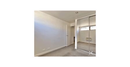 Stunning 3 Bedroom Townhouse - Photo 5