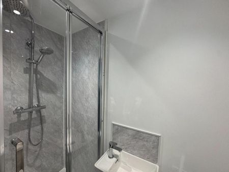 1 bedroom in a house share to rent - Photo 3