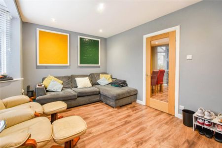 3 bedroom semi-detached house to rent - Photo 2