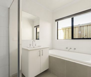Modern Family Living in Everley Estate - Photo 6