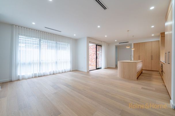 Brand New Luxury Townhouse in Sought-After Brunswick East - Photo 1