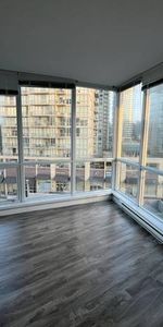 **Large 2 Bed, 2 Bath Next to Skytrain** - Photo 4