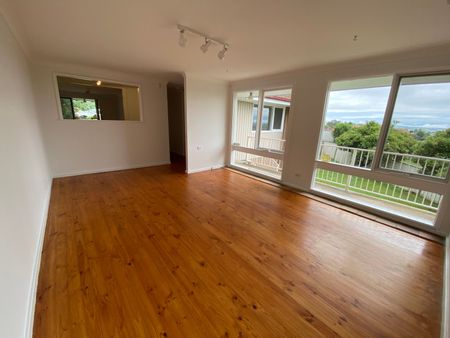 Charming 2-Bedroom Home with Stunning Mountain Views! - Photo 2