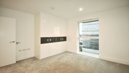 Pegler Square, Kidbrooke Village, London, SE3 9GW - Photo 4