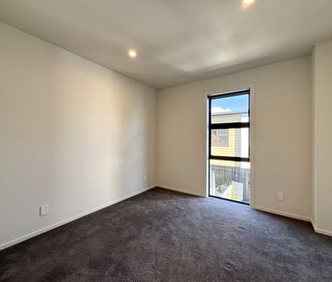 Modern 2-Bedroom Townhouse in Lower Hutt - Photo 1