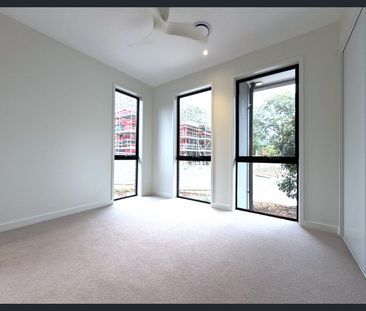 Band New Luxurious 4+Study House Close to Metro - Photo 3