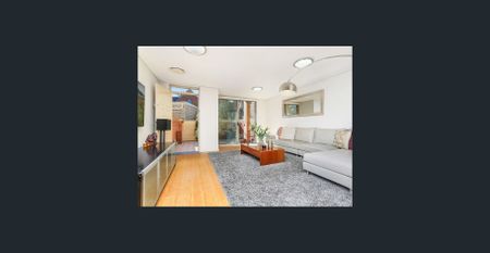 Quiet & Modern 3-Bed Townhouse in Ultra-Connected Botany Location - Photo 4