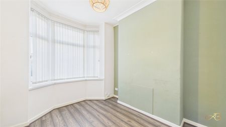 2 Bedroom Terraced - Photo 4