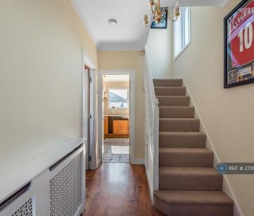 4 bedroom semi-detached house to rent - Photo 5