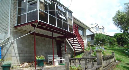 Two Bedroom Home with Double Garage – Close to Local School - Photo 4