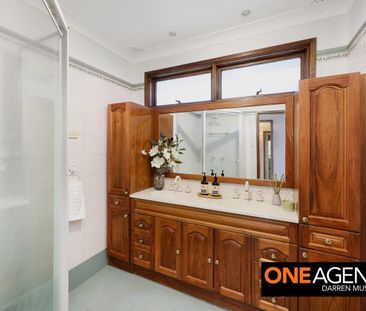 Elegant Family Home With Stunning Panoramic Views - Photo 1