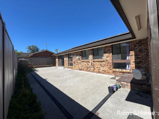 Spacious Family Home in Minto - Photo 1