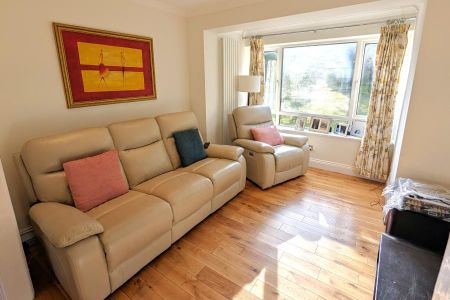 4 bedroom detached house to rent - Photo 2