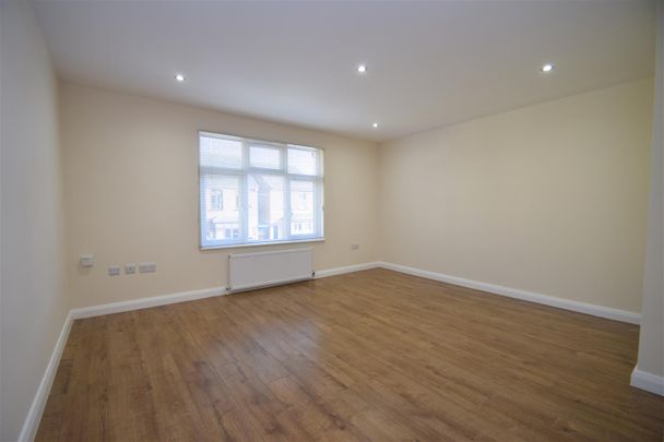 Hilliard Road, Northwood, HA6 - Photo 1