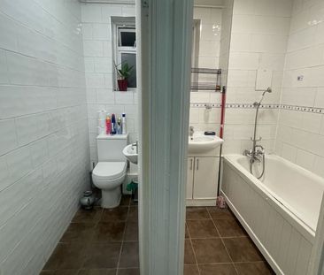 Room in a Shared House, Colverson House, E1 - Photo 6