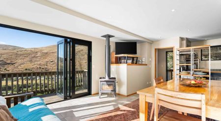 TAYLORS MISTAKE - ONE BEDROOM COTTAGE WITH LARGE GARAGE AND STUNNING OCEAN VIEWS - Photo 3